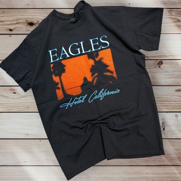 Eagles Hotel California Tour 2020 Tee Black Graphic Band T-Shirt Medium V02 - Picture 2 of 3